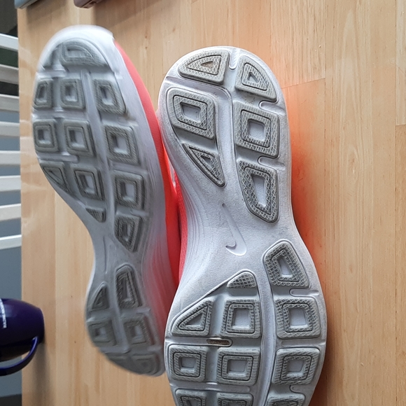 Nike size 6y (7.5 womens) - Picture 6 of 7